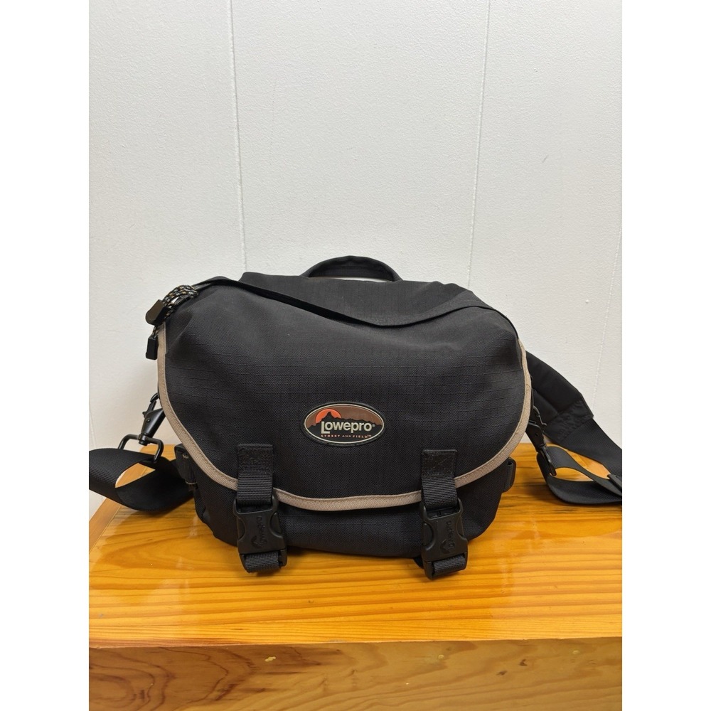 Lowepro‎ Street & Field Reporter 100 AW Soft Camera Case with Adjustable Strap